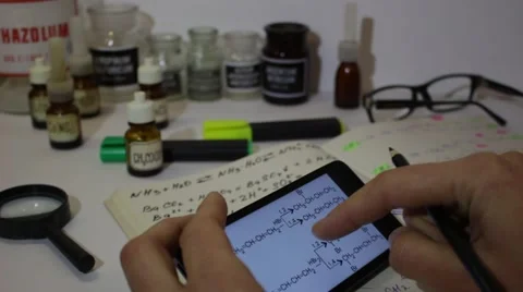 Pharmacist with digital device Vídeo Stock 58808738