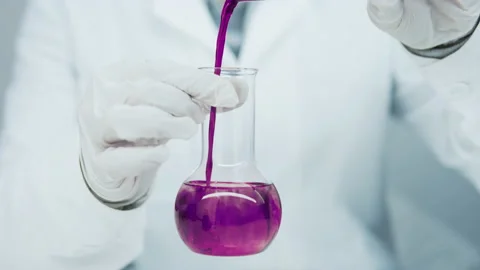 Pharmacist hands with flasks. Video stock 149179665