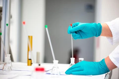 Pharmacist, scientist developing new medicines, medicaments, pharmacy, chemistry 库存照片
