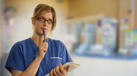 Pharmacist taking notes 動画素材 501059