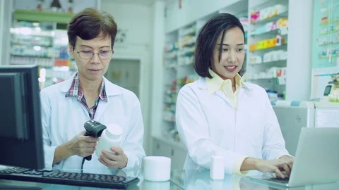 Pharmacist working in drugstore Stock Footage 113976333
