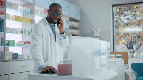 Pharmacy Pharmacist Checkout Vídeos de archivo 147949012
