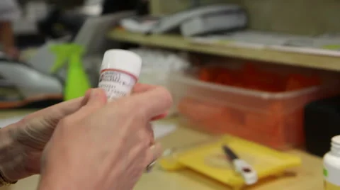Pharmacy Pills into Bottle Vidéo 49546184