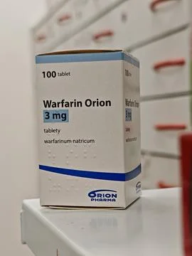 Pharmacy store-Packet of Warfarin Tablets, used to thin blood Stock-Fotos