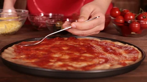 Phases of making a pizza - spreading the sauce Video stock 80104038