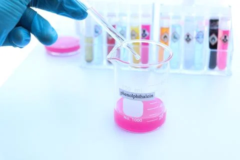 Phenolphthalein  use in laboratory 스톡 사진