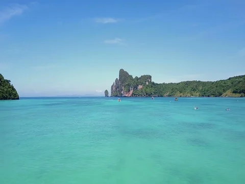 Phi Phi Don Aerial View 스톡 동영상 82981176