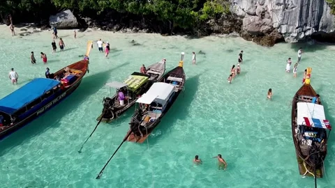 PHI PHI DON, THAILAND - DECEMBER 24, 2019: Aerial view of tourists and wood.. Stock Footage 334516360