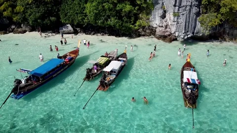 PHI PHI DON, THAILAND - DECEMBER 24, 2019: Aerial view of long tail boats a.. Stock Footage 334535463