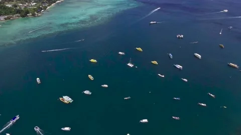 Phi-Phi Island Boat Traffic 스톡 동영상 138651465