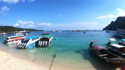 Phi Phi Island - December 15, 2019: Boats on water near white sand beach Stock-Footage 150004558