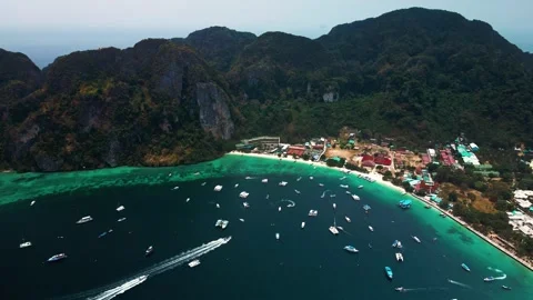 Phi phi Islands flying towards Video stock 241023298