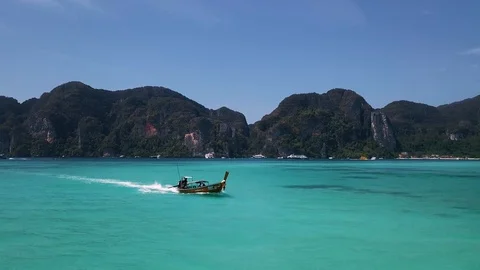 Phi phi islands long tail boats 動画素材 88940358