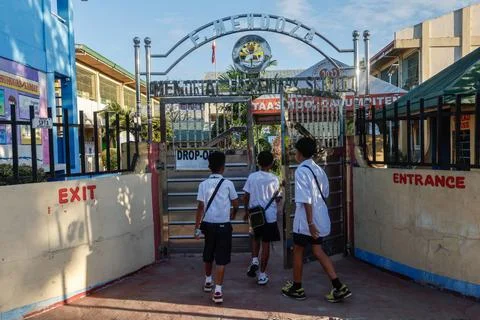 Philippine schools implement alternative learning measures amid high temperature Stock Photos