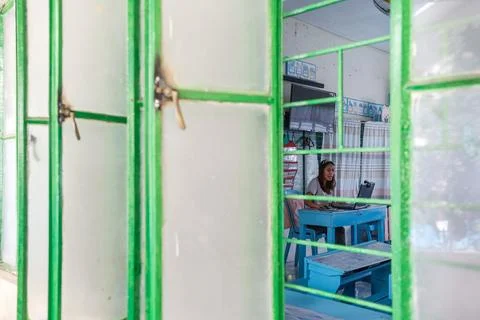 Philippine schools implement alternative learning measures amid high temperature Stock Photos