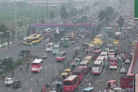 Philippines heavy traffic pollution Stock-Footage 12653520