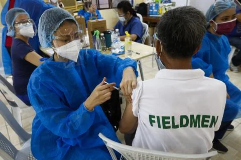 Philippines include economic workers in scope of COVID-19 vaccination campaign,  Foto stock
