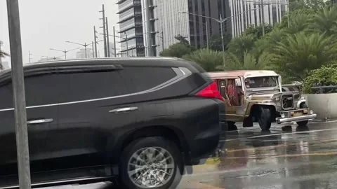 Philippines issues warning as tropical storm threatens torrential rains, floodin Stock-Footage 312914142