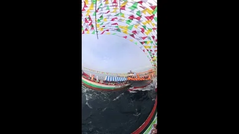 Philippines: Passengers scream as three ferries come within inches of cra... Vídeo Stock 326868429