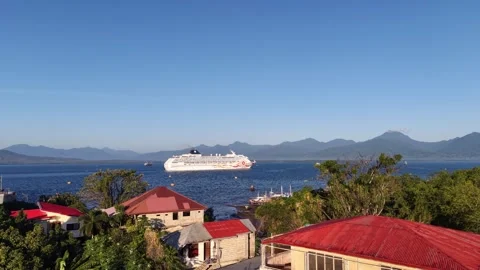 Philippines, Puerto Princesa, May 5 2026 - Cruise Ship Near Coastal Homes Stockbeeldmateriaal 335587255