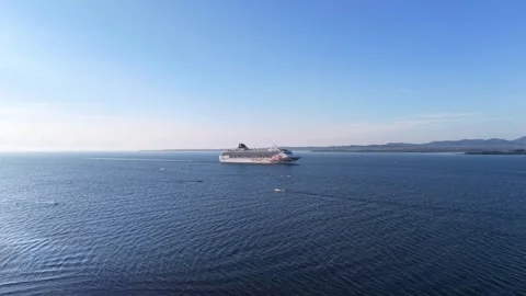 Philippines, Puerto Princesa, May 5 2026 - Cruise Ship Crossing Bay Видео 335587256