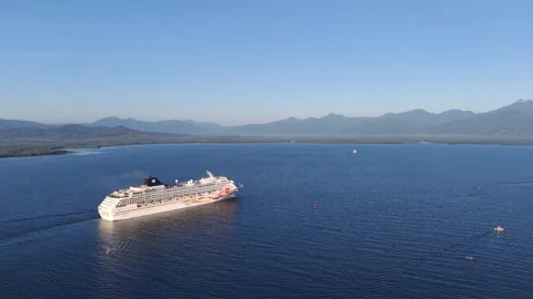 Philippines, Puerto Princesa, May 5 2026 - Cruise Ship by Mountain Coast Видео 335587261