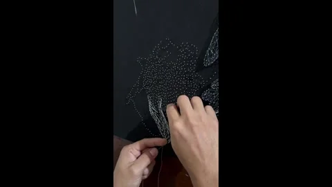 Philippines: String artist makes meticulous image on black board 動画素材 320618526