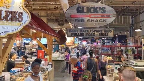 Philly's Crowded, Diverse Reading Terminal Market Featuring Glick's Rib Shack Vídeo Stock 232080966
