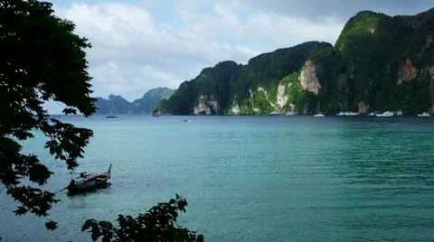 PhiPhi boat 005 Stock-Footage 11089657
