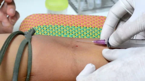 Phlebotomist  taking a blood test. Stock-Footage 54827222