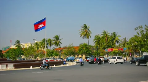 Phnom penh, cambodia - 29 dec 2013: transport ring near the monument 스톡 동영상 40878516
