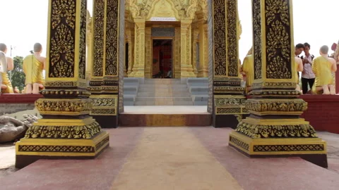 Phnom Penh, Cambodia – Dec 26, 2018: Khmer Temple Pagoda and Stupa Stock-Footage 333705696