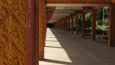Phnom Penh, Cambodia – Dec 26, 2018: Buddhist Stupa and Chedi at Temple Stock-Footage 333705755