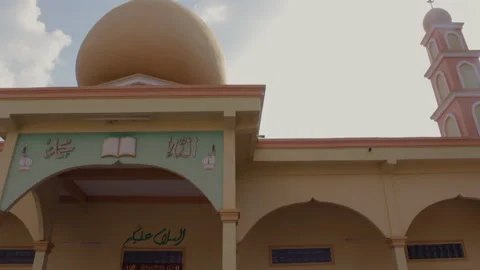 Phnom Penh, Cambodia – Dec 26, 2018: Mosque Exterior with Dome and Minaret Stock-Footage 333705817