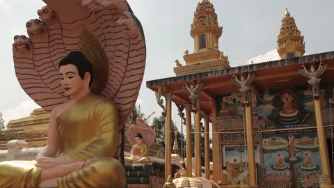 Phnom Penh, Cambodia – Dec 26, 2018: Buddha Statue in Cambodian Temple Stock-Footage 333705923
