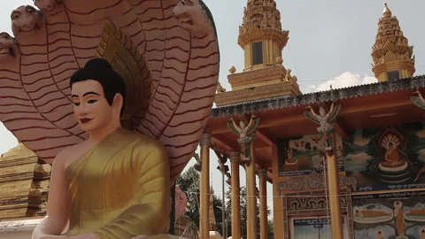 Phnom Penh, Cambodia – Dec 26, 2018: Meditating Buddha at Cambodian Temple Stock-Footage 333705953