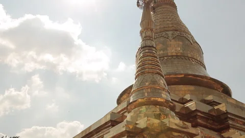 Phnom Penh, Cambodia – Dec 26, 2018: Cambodian Temple Stupa with Sunflare Stock-Footage 333706026