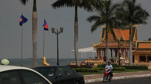 Phnom Penh River Promenade in front of Royal Palace 動画素材 37841572