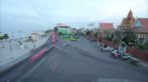 Phnom Penh sunset timelapse on busy street Stock Footage 33043752