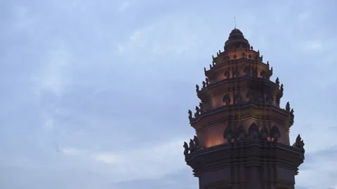 Phnom Penh's Independence Monument - Framed Right (Cambodia) 库存影片 156041041