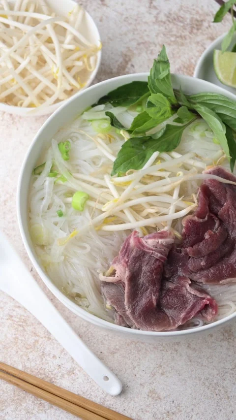  pho bo, vietnamese raw beef and rice noodle shoup Stock-Footage 274369059