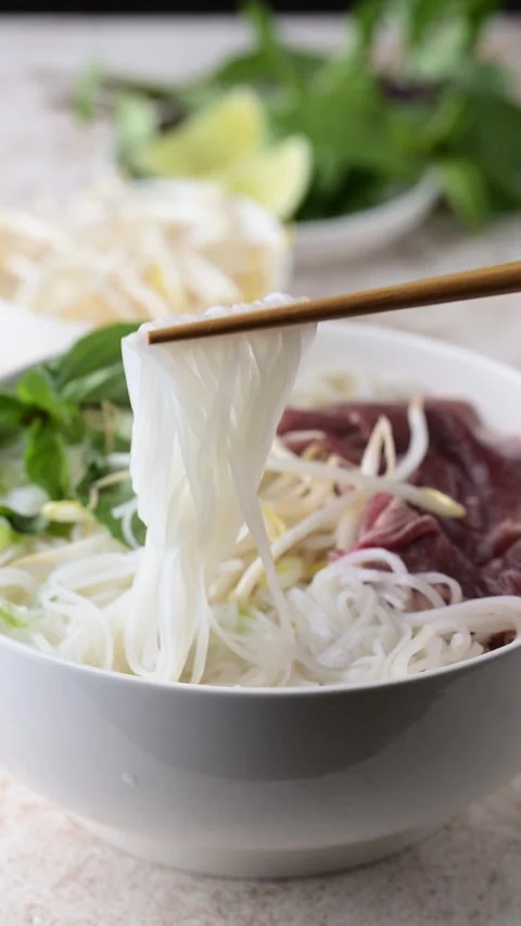  pho bo, vietnamese raw beef and rice noodle shoup Stock-Footage 274369081