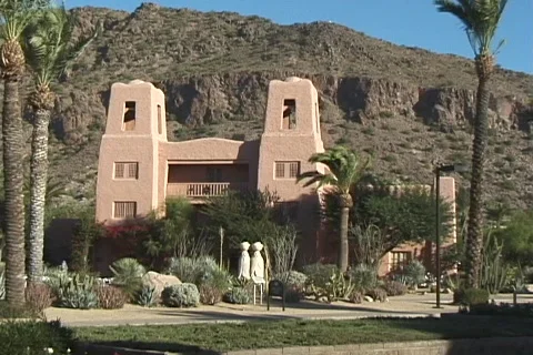 Phoenician Old Adobe Camelback Mt. Stockbeeldmateriaal 125040