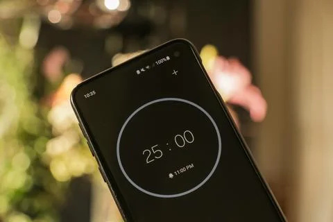 A phone with a black and white 25-minute timer Foto stock