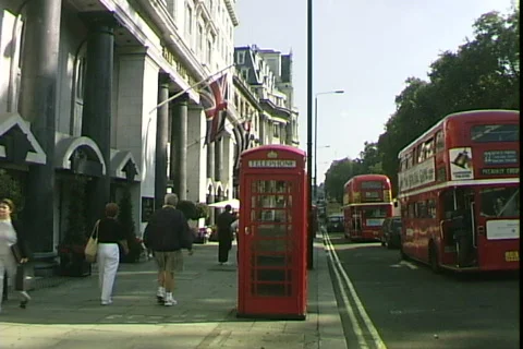 Phone Booth &amp; Buses Stockbeeldmateriaal 819539