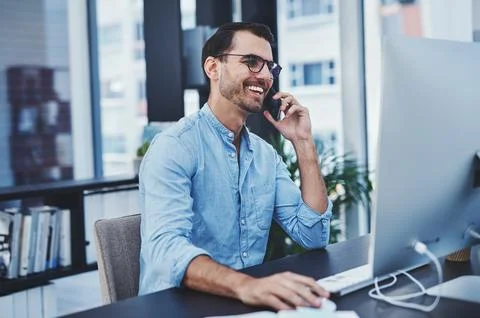 Phone call, computer and man in office with business networking, communication Foto stock