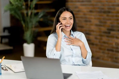 Phone call concept. Positive successful caucasian brunette woman, IT specialist Fotos Stock