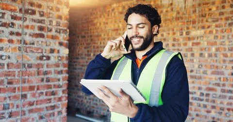 Phone call, engineer and man with tablet for construction project, building.. Foto stock
