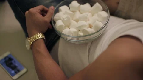 Phone call to the iPhone.mp4 Vídeos de archivo 52150709