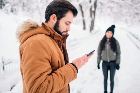 Phone dependency. Winter concept Stockfoto's